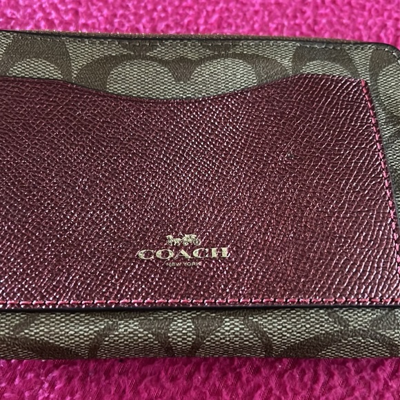 Coach Wristlet - Picture 3 of 4